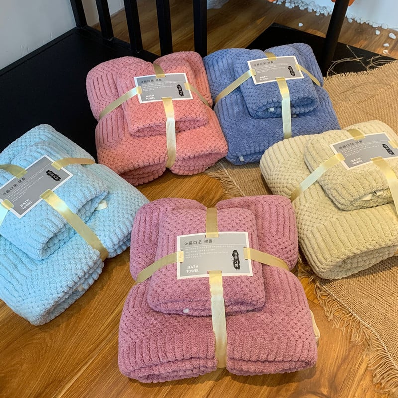 Комплект хавлии за баня — коралов плюш, модел щастлива клетка, висока попивност, дебел, 300 g, warp-knit (Материал: коралов плюш; Шаблон: щастлива клетка; Попивност: висока; Тегло: 300 g; Прежда: warp-knit)