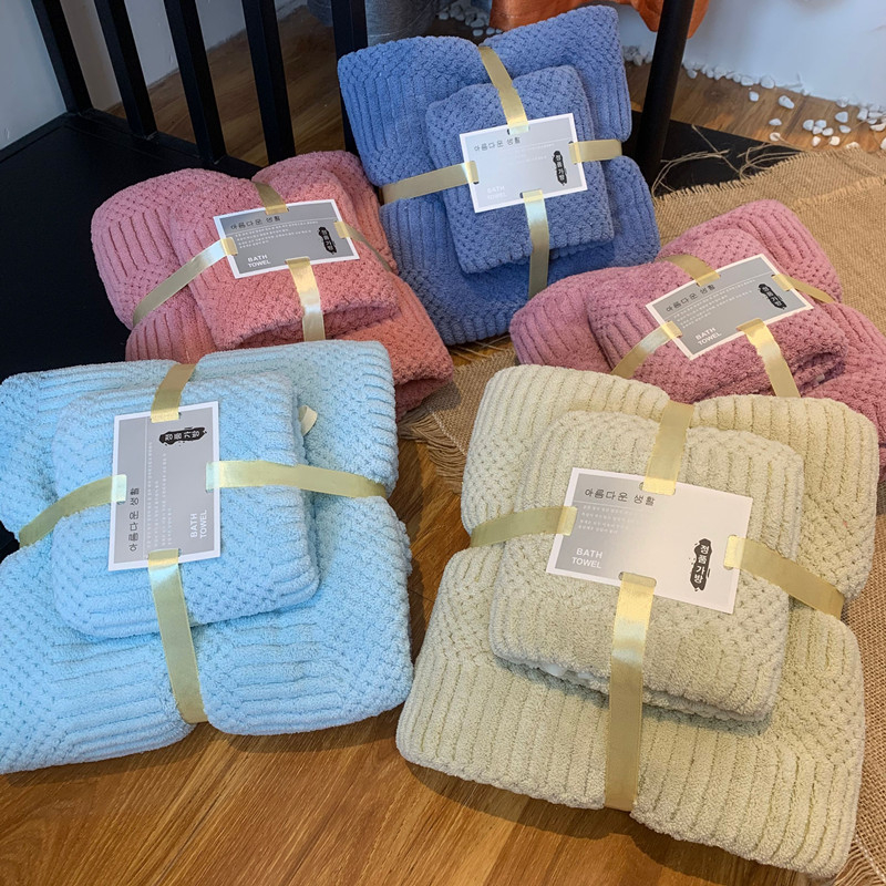 Комплект хавлии за баня — коралов плюш, модел щастлива клетка, висока попивност, дебел, 300 g, warp-knit (Материал: коралов плюш; Шаблон: щастлива клетка; Попивност: висока; Тегло: 300 g; Прежда: warp-knit)