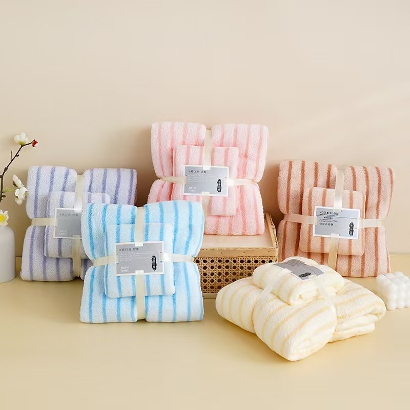 Σετ πετσέτες μπάνιου με λεπτές ρίγες από βελούδο, σχέδιο γονέων–παιδιών σε κουτί δώρου; επίπεδης ύφανσης, βάρος 300–400 g, δυνατότητα εκτύπωσης λογότυπου