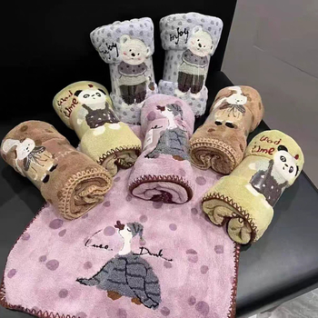 Πετσέτα προσώπου με κέντημα cartoon μικρού ζώου, coral φλίς, απλό ύφαντό, 301–350 g, 8 κλωστές