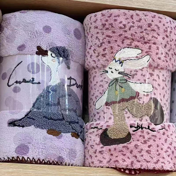 Πετσέτα προσώπου με κέντημα cartoon μικρού ζώου, coral φλίς, απλό ύφαντό, 301–350 g, 8 κλωστές