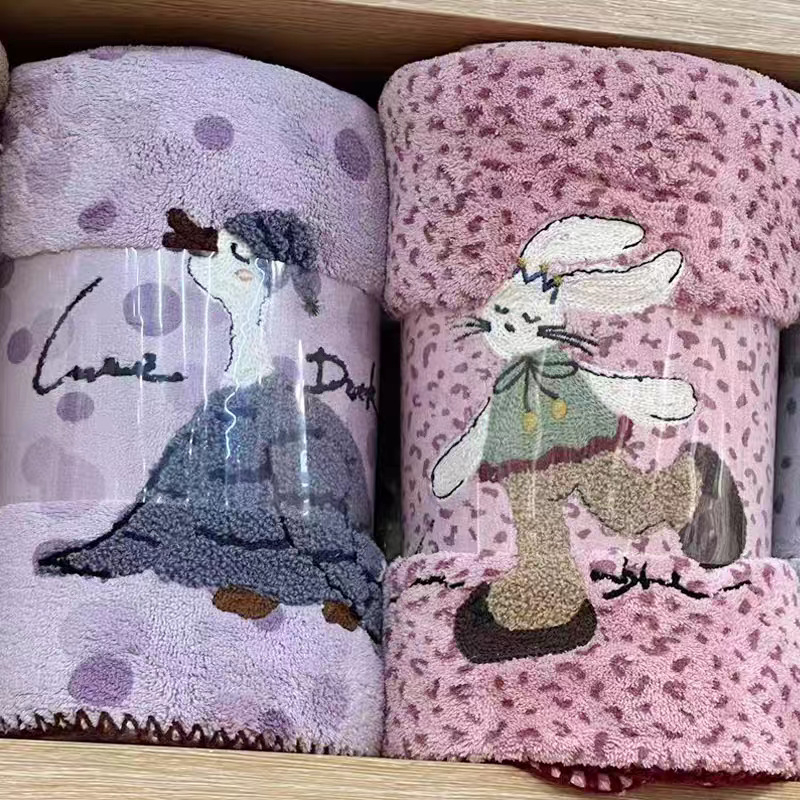 Πετσέτα προσώπου με κέντημα cartoon μικρού ζώου, coral φλίς, απλό ύφαντό, 301–350 g, 8 κλωστές