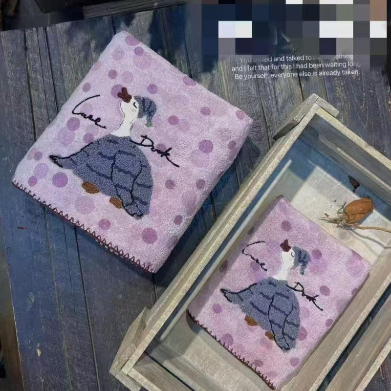 Πετσέτα προσώπου με κέντημα cartoon μικρού ζώου, coral φλίς, απλό ύφαντό, 301–350 g, 8 κλωστές