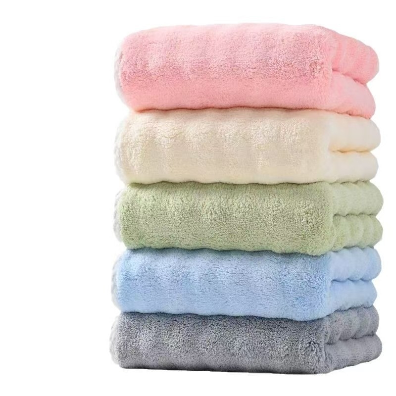 Fürdőlepedő korall plüss anyagból, 200–300 g/m², 32 szál, egyszerű szövés