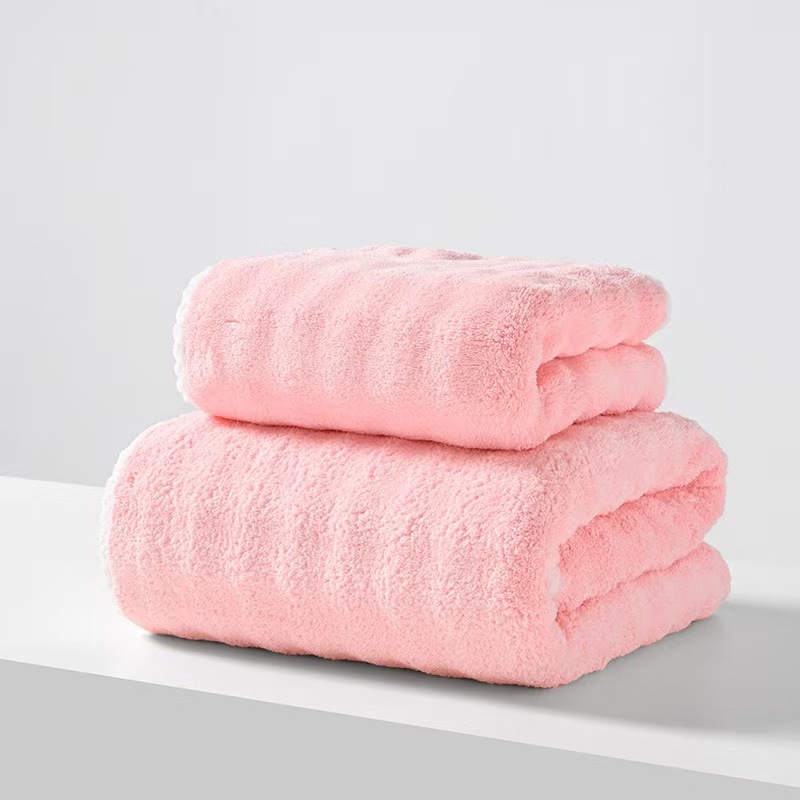 Fürdőlepedő korall plüss anyagból, 200–300 g/m², 32 szál, egyszerű szövés