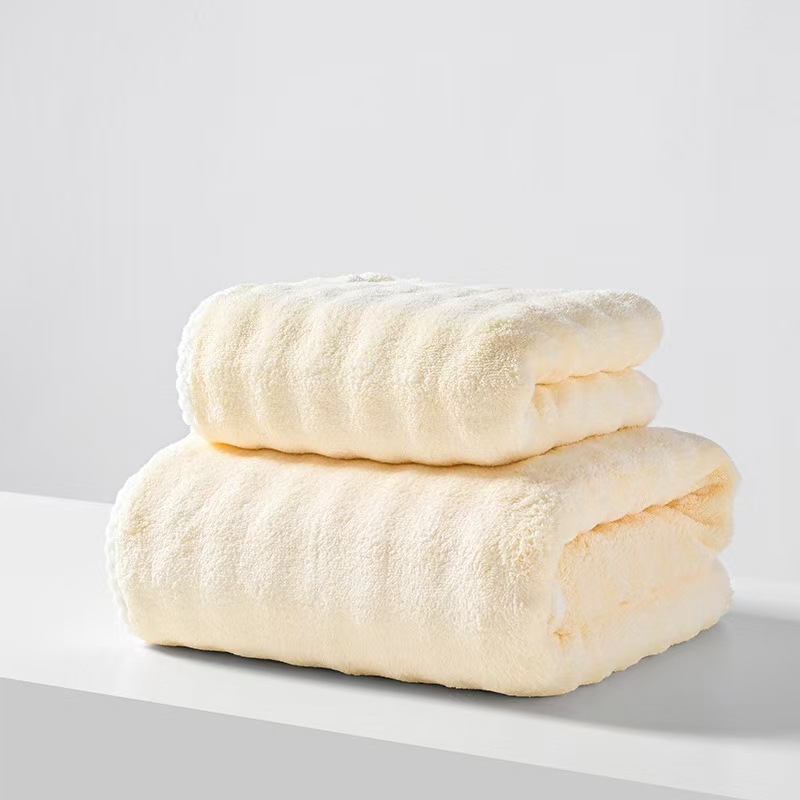 Fürdőlepedő korall plüss anyagból, 200–300 g/m², 32 szál, egyszerű szövés