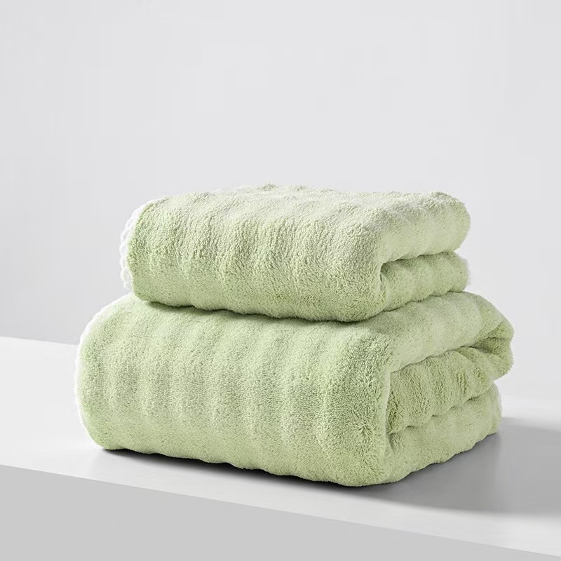 Fürdőlepedő korall plüss anyagból, 200–300 g/m², 32 szál, egyszerű szövés