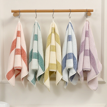 Korál bársonyból készült vastag törölköző, puha, nedvszívó, alacsony szöszölés; 150D fonal, szegélyezett, 50–80 g, testreszabható