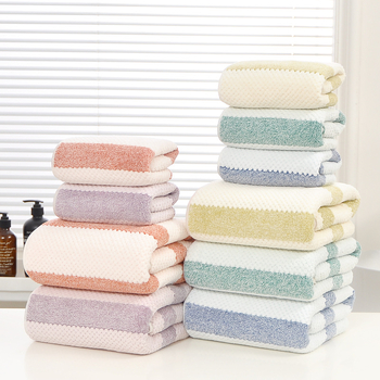 Korál bársonyból készült vastag törölköző, puha, nedvszívó, alacsony szöszölés; 150D fonal, szegélyezett, 50–80 g, testreszabható