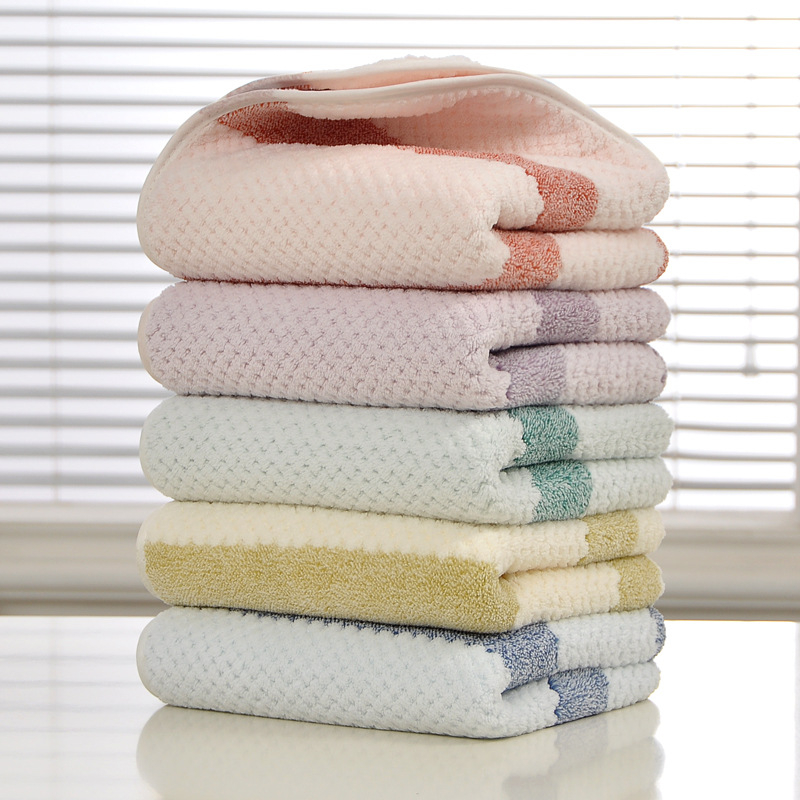 Korál bársonyból készült vastag törölköző, puha, nedvszívó, alacsony szöszölés; 150D fonal, szegélyezett, 50–80 g, testreszabható