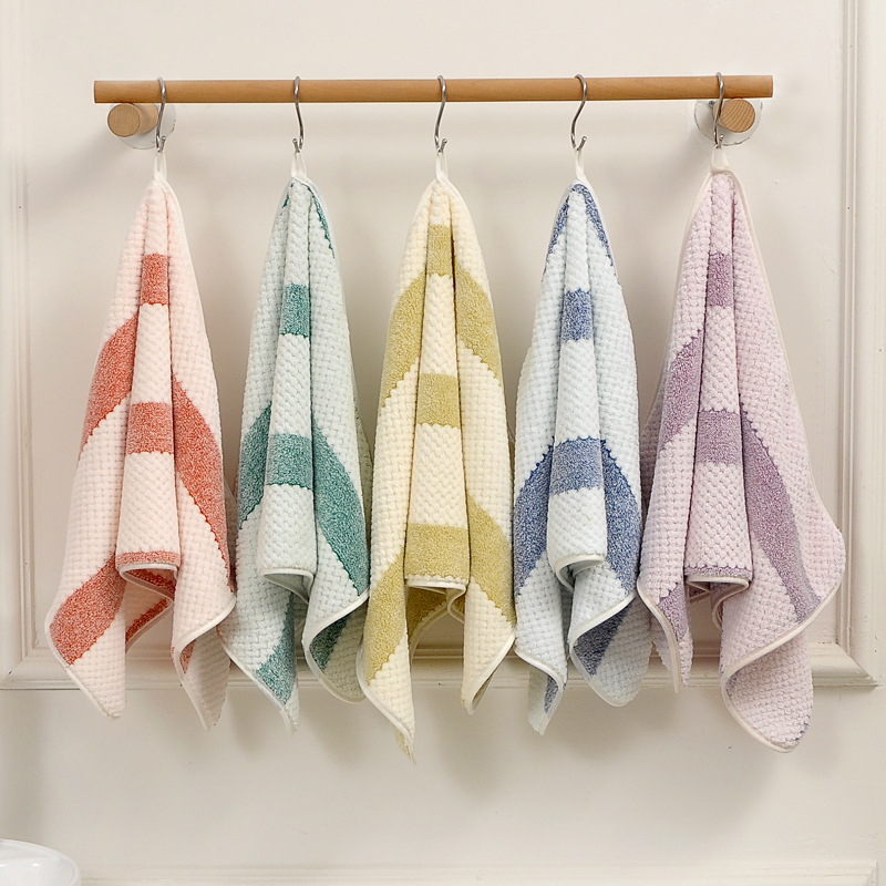 Korál bársonyból készült vastag törölköző, puha, nedvszívó, alacsony szöszölés; 150D fonal, szegélyezett, 50–80 g, testreszabható