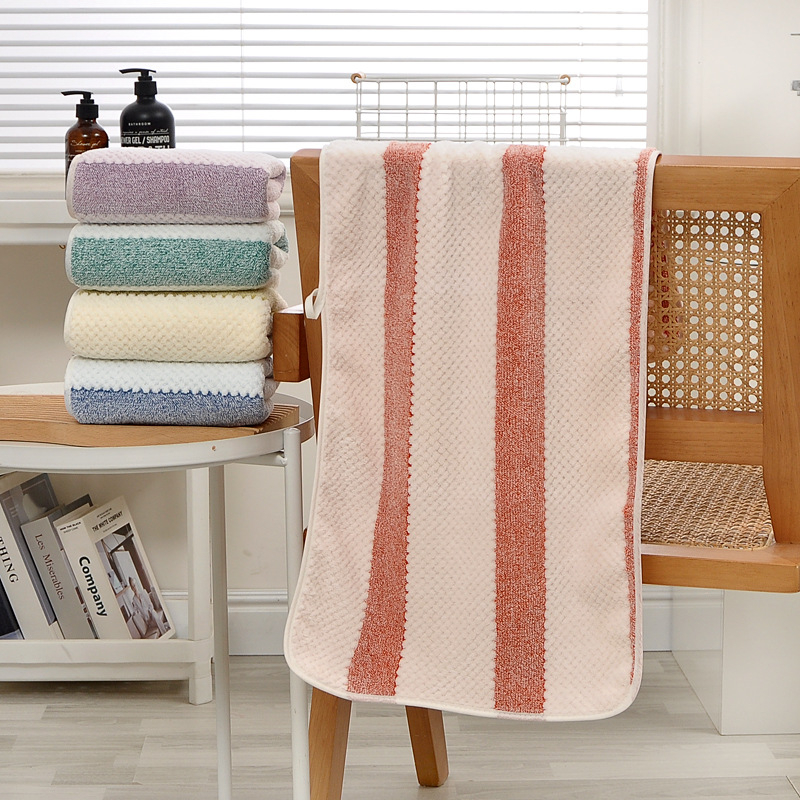 Korál bársonyból készült vastag törölköző, puha, nedvszívó, alacsony szöszölés; 150D fonal, szegélyezett, 50–80 g, testreszabható