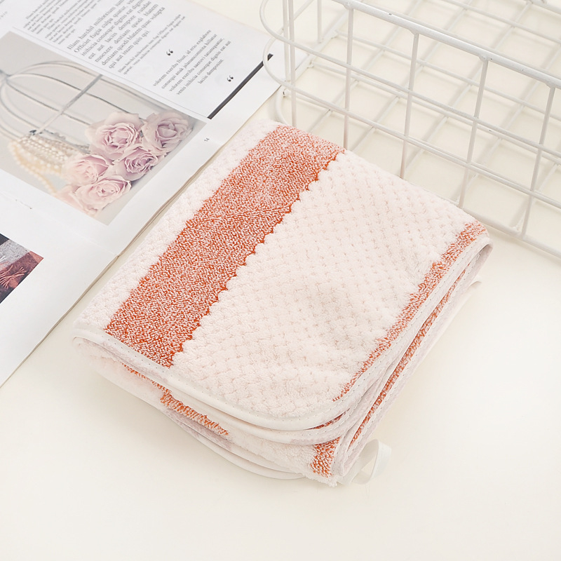 Korál bársonyból készült vastag törölköző, puha, nedvszívó, alacsony szöszölés; 150D fonal, szegélyezett, 50–80 g, testreszabható