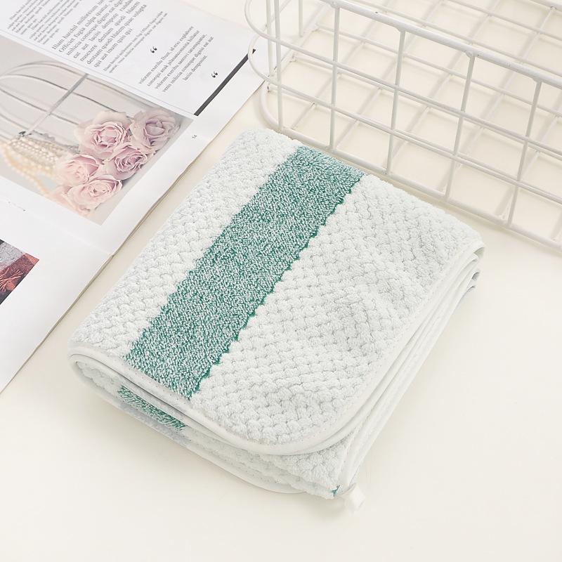 Korál bársonyból készült vastag törölköző, puha, nedvszívó, alacsony szöszölés; 150D fonal, szegélyezett, 50–80 g, testreszabható