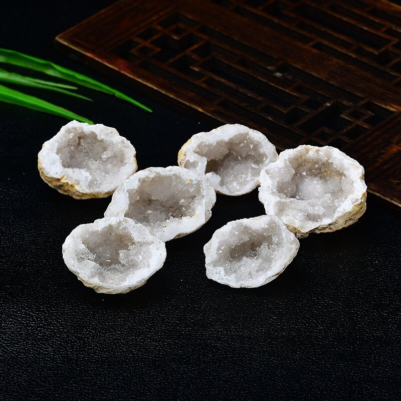 Kristálygeoda beltéri dekorációhoz, modern minimalista stílus, ásványi példány