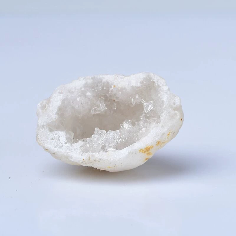 Kristálygeoda beltéri dekorációhoz, modern minimalista stílus, ásványi példány