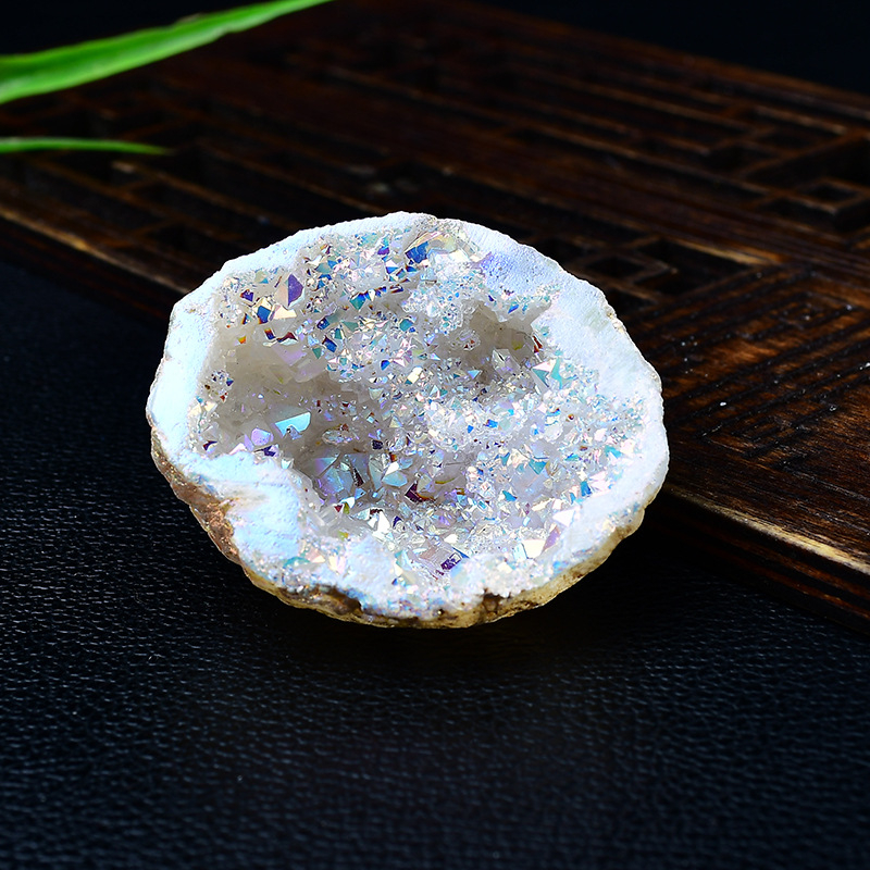 Kristálygeoda beltéri dekorációhoz, modern minimalista stílus, ásványi példány