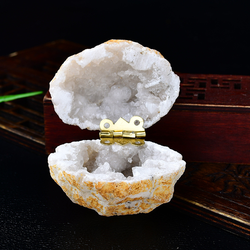 Kristálygeoda beltéri dekorációhoz, modern minimalista stílus, ásványi példány