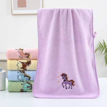 Uterak za kupanje s motivom konja, koralni flis, debeli, upijajući, meki