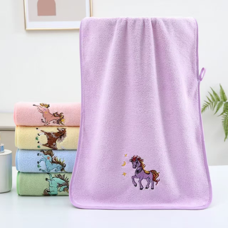 Uterak za kupanje s motivom konja, koralni flis, debeli, upijajući, meki