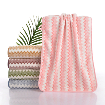 Kupaonski ručnik od koralnog flisa sa rubnim koralnim velurom, visoko gusto warp-knit tkanina, 150d vlakno, težina 100–120 g