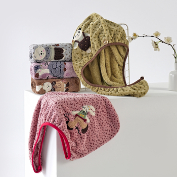 Кап за сушене на коса от коралов флис с бродиран карикатурен дизайн на мечка, 150d прежда, 80-99 г