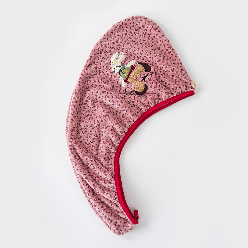 Кап за сушене на коса от коралов флис с бродиран карикатурен дизайн на мечка, 150d прежда, 80-99 г