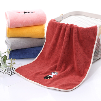 Izšivana krpa za lice od koralnog flisa, broj pređe 16, tkanina ravna, težina 100–120 g, mogućnost prilagodbe