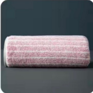 Ručník s bordiranim šavovima od koralnog flisa, brzo sušenje i upijanje; poliester 150D, bordirani džakard, težina 50–80 g, prilagođena obrada