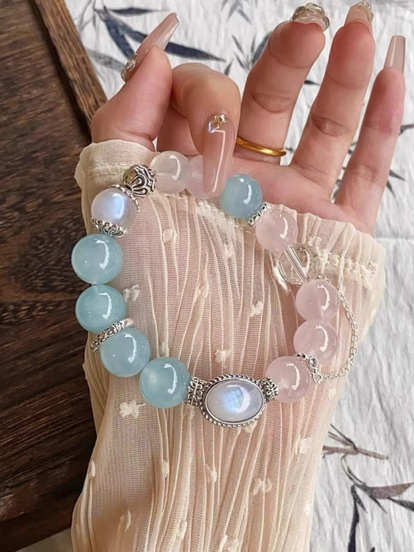 Гривна от естествен аквамаринов кристал с ястребово око и лунен камък за жени — електроплатирана, оригинален дизайн, пролет 2025