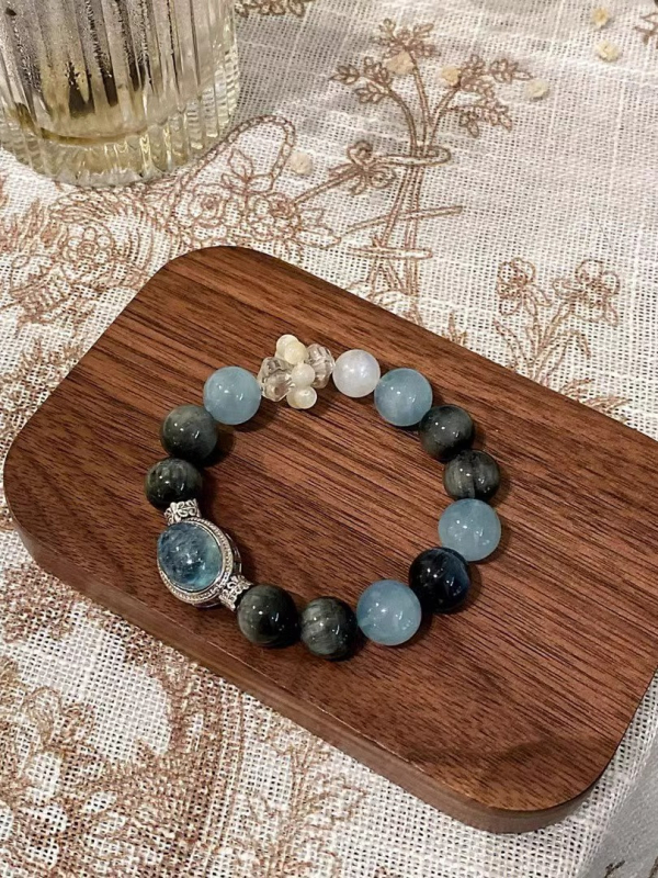 Гривна от естествен аквамаринов кристал с ястребово око и лунен камък за жени — електроплатирана, оригинален дизайн, пролет 2025