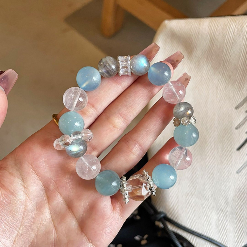 Гривна от естествен аквамаринов кристал с ястребово око и лунен камък за жени — електроплатирана, оригинален дизайн, пролет 2025