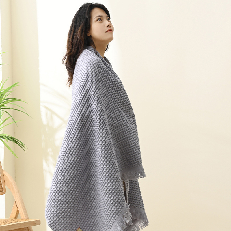 Kupaći ručnik od 100% pamuka s resicama – vafel šal, 200–300 g, 32s predivo, jednostavno tkivo