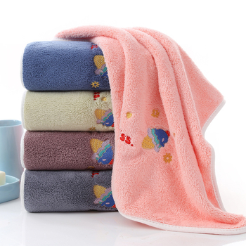 Krpa za lice, visokog gustoće koralni fleece, izvezen logotip, vlakno 8020, 80-100 g