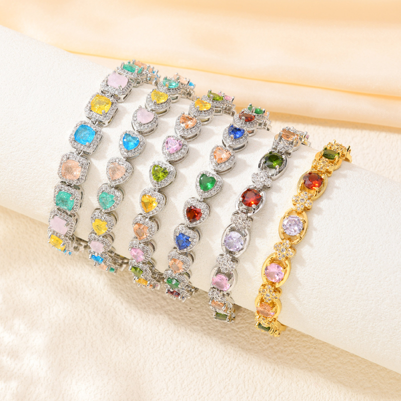 Brățară cu zirconiu și trifoi cu patru foi, alamă, placare cu aur 14K, motiv geometric.