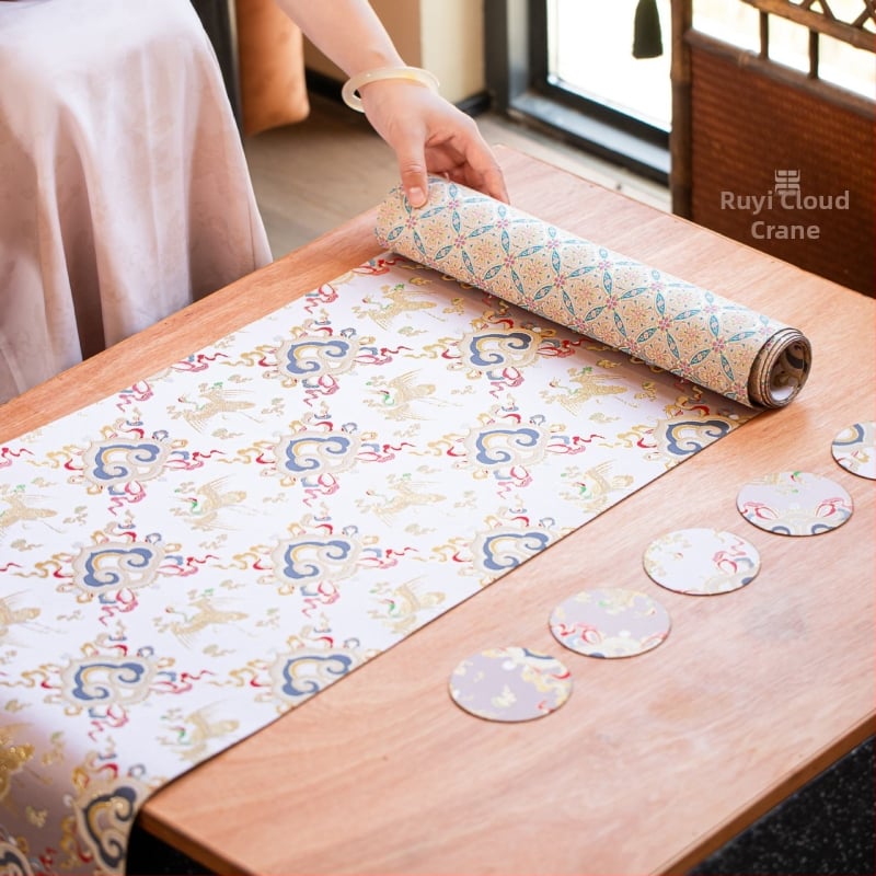 Комплект за чайна маса с модел Рюйи облачен щъркел, брокатен плат, нов китайски стил