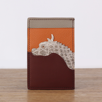 Kaardikott ehtsast nahast, loomamustriga, käsitsi õmmeldud, lambanahaga vooder, kaartide hoiustamiseks