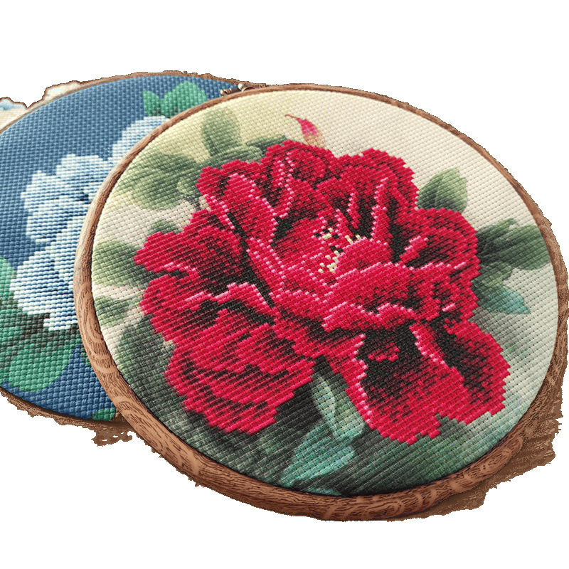 Бродерия с кръстчета – мотив пион, ръчна бродерия с конци, античен стил, дневна декорация