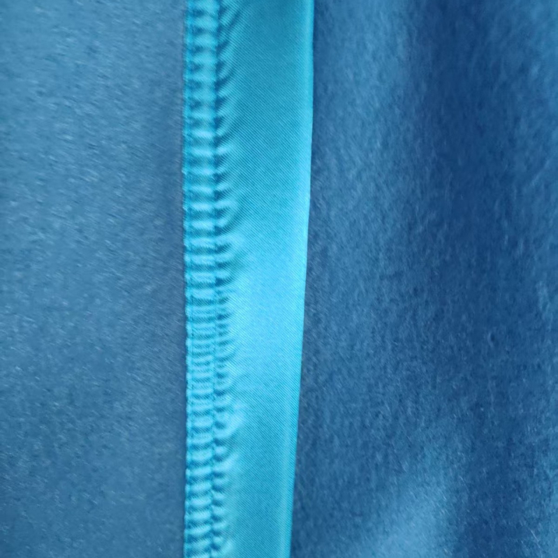 Προσαρμοζόμενη διπλής όψεως φλίς κουβέρτα για ξενοδοχεία και πλοία, μονόχρωμο σχέδιο, 520 g, 100% πολυεστέρας, άνοιξη–φθινόπωρο, δυνατότητα λογότυπου