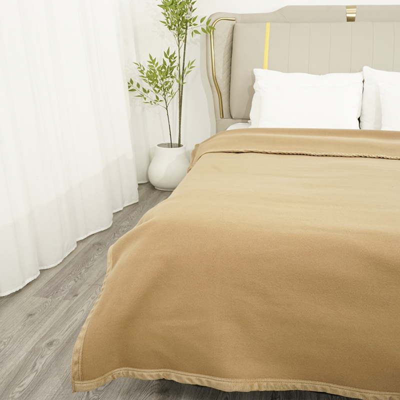 Προσαρμοζόμενη διπλής όψεως φλίς κουβέρτα για ξενοδοχεία και πλοία, μονόχρωμο σχέδιο, 520 g, 100% πολυεστέρας, άνοιξη–φθινόπωρο, δυνατότητα λογότυπου