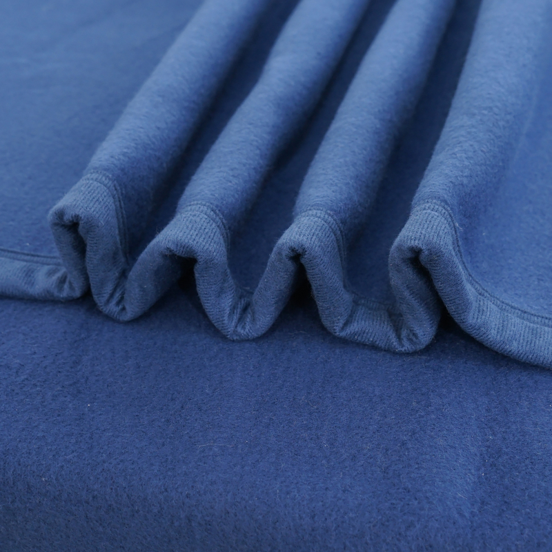 Προσαρμοζόμενη διπλής όψεως φλίς κουβέρτα για ξενοδοχεία και πλοία, μονόχρωμο σχέδιο, 520 g, 100% πολυεστέρας, άνοιξη–φθινόπωρο, δυνατότητα λογότυπου