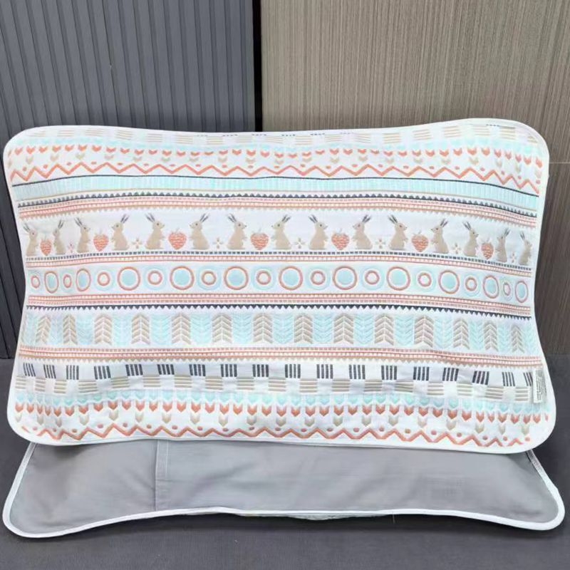 Pamut párnahuzat csíkos mintával, testreszabható feldolgozás, modern és letisztult stílus