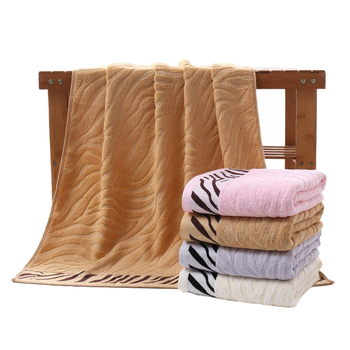 Prosop de baie din fibră de bambus, jacquard cu model tigru, 400–500 g, fir 32S, 95% conținut bambus