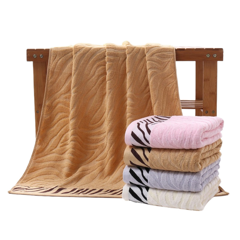 Prosop de baie din fibră de bambus, jacquard cu model tigru, 400–500 g, fir 32S, 95% conținut bambus