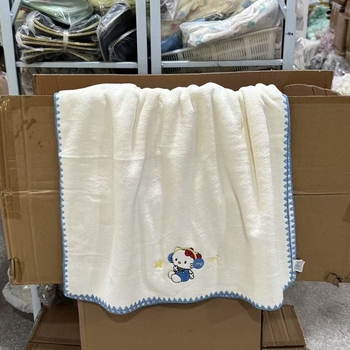 Ručník za kupanje/plažu, nježan koralni fleec materijal, 150D vlakna, težina 140–170 g/m²
