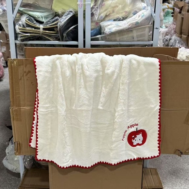 Ručník za kupanje/plažu, nježan koralni fleec materijal, 150D vlakna, težina 140–170 g/m²