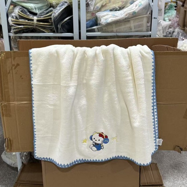 Ručník za kupanje/plažu, nježan koralni fleec materijal, 150D vlakna, težina 140–170 g/m²