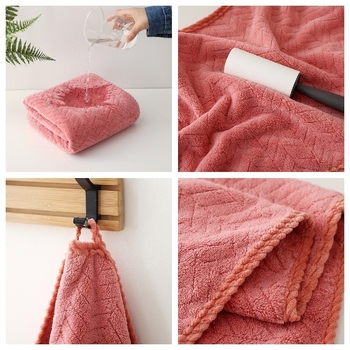 Ručnik za kupanje Clean koralni flis (Brand: Clean; Material: koralni flis; Težina: 200–300 g; Vlakna: 150D; Proces: obrada šavova, jacquard)
