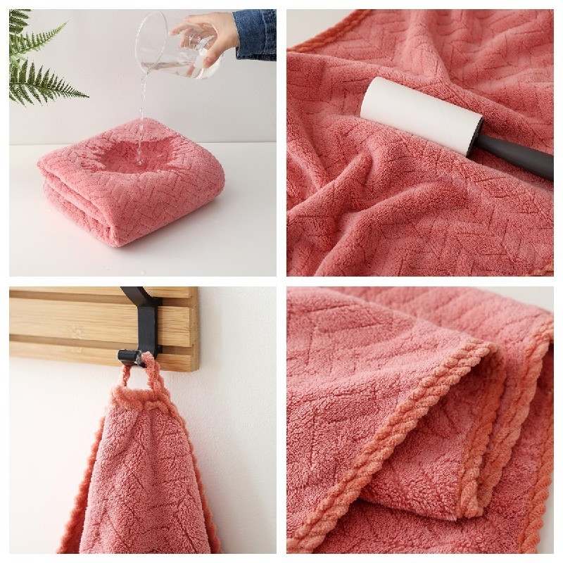 Ručnik za kupanje Clean koralni flis (Brand: Clean; Material: koralni flis; Težina: 200–300 g; Vlakna: 150D; Proces: obrada šavova, jacquard)