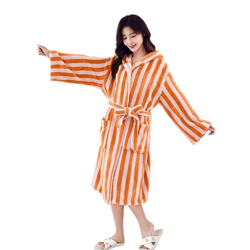 Ženski kupaonski ogrtač, coral fleece materijal, mješavina vlakana 85/15, jesenski model